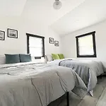Charming Bungalow Centrally Located In Tampa