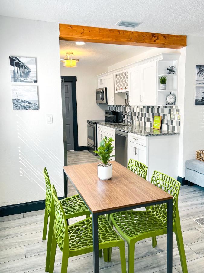 Charming Bungalow Centrally Located In Tampa Villa *