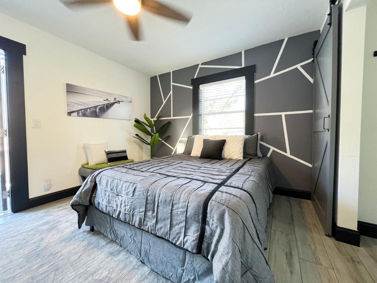 Charming Bungalow Centrally Located In Tampa